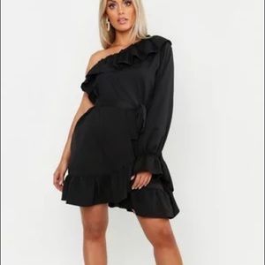 Boohoo One Shoulder Longe Sleeve Ruffle Dress